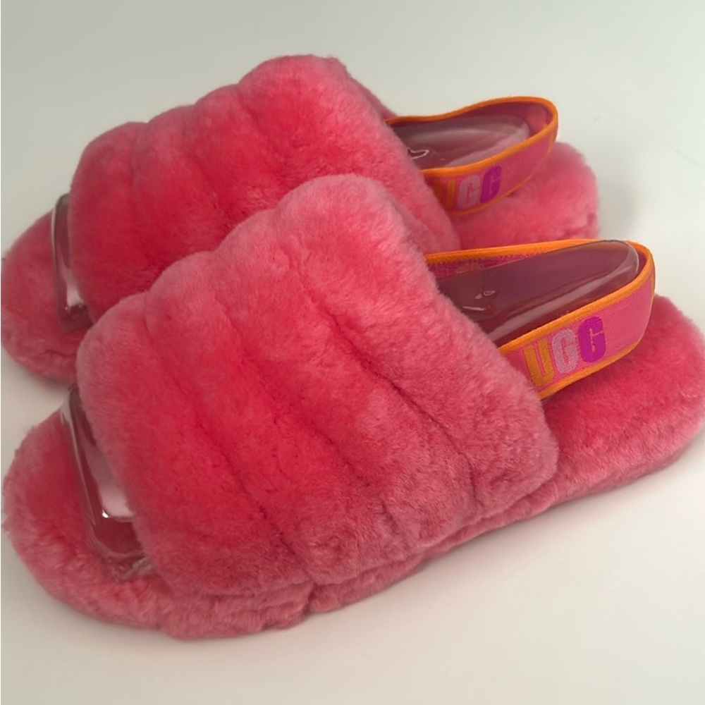 UGGS “fluff yeah” slides